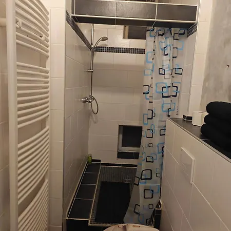 Work And 3 Schlafzimmer 6 Betten Kueche Bad Innenstadt Apartment