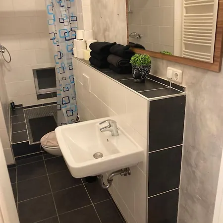 Work And 3 Schlafzimmer 6 Betten Kueche Bad Innenstadt 아파트 *