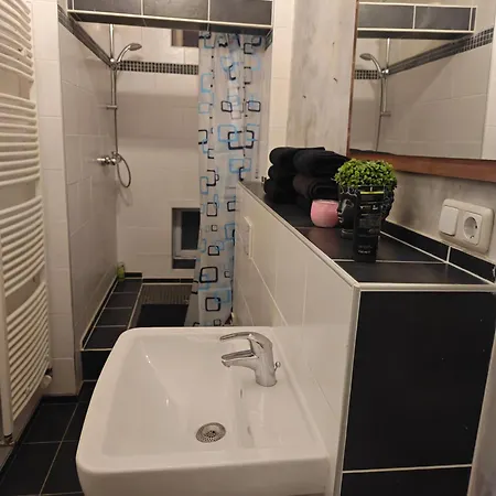 Work And 3 Schlafzimmer 6 Betten Kueche Bad Innenstadt Apartment *