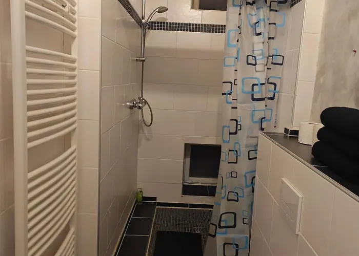 Work And 3 Schlafzimmer 6 Betten Kueche Bad Innenstadt Lejlighed