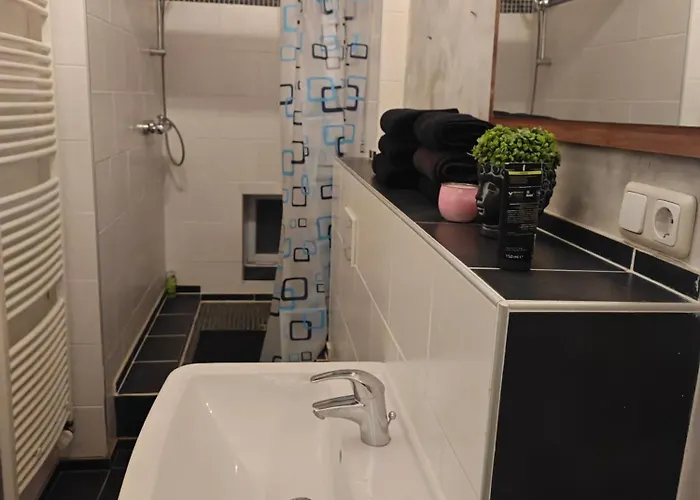 Work And 3 Schlafzimmer 6 Betten Kueche Bad Innenstadt Lejlighed *